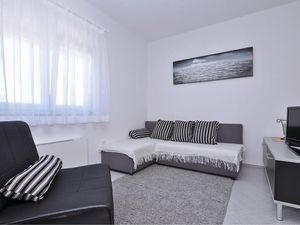 23731063-Ferienwohnung-4-Bibinje-300x225-1