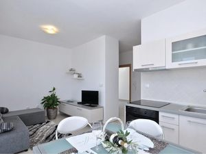 23731077-Ferienwohnung-4-Bibinje-300x225-1