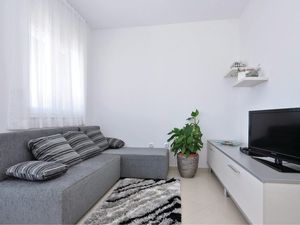 23731077-Ferienwohnung-4-Bibinje-300x225-5