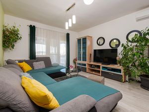 23727152-Ferienwohnung-6-Bibinje-300x225-1