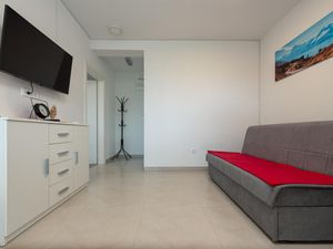 23756041-Ferienwohnung-4-Bibinje-300x225-3