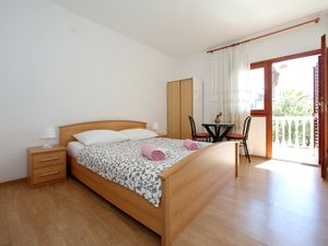 18321368-Ferienwohnung-2-Bibinje-300x225-3