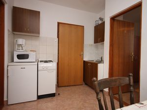 18511606-Ferienwohnung-5-Bibinje-300x225-2