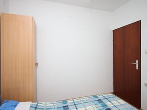 18511605-Ferienwohnung-5-Bibinje-300x225-4