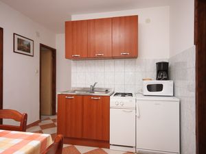 18510853-Ferienwohnung-5-Bibinje-300x225-2