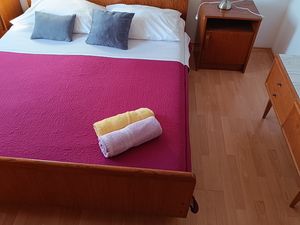 18564930-Ferienwohnung-4-Bibinje-300x225-4