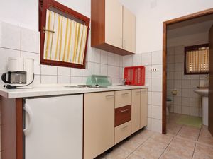 18692970-Ferienwohnung-4-Bibinje-300x225-4