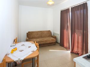 19308192-Ferienwohnung-4-Bibinje-300x225-1