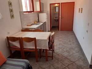 22330725-Ferienwohnung-5-Bibinje-300x225-1