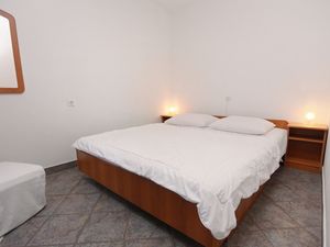 22330641-Ferienwohnung-4-Bibinje-300x225-5