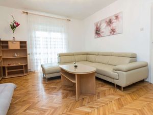 23998687-Ferienwohnung-4-Bibinje-300x225-1