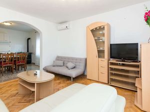 23998687-Ferienwohnung-4-Bibinje-300x225-2