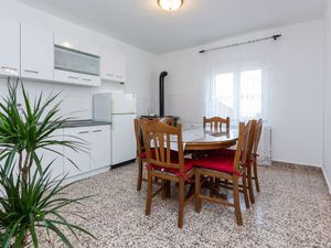 23998687-Ferienwohnung-4-Bibinje-300x225-4