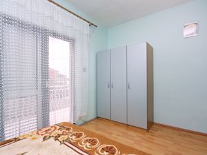 23928805-Ferienwohnung-6-Bibinje-300x225-4