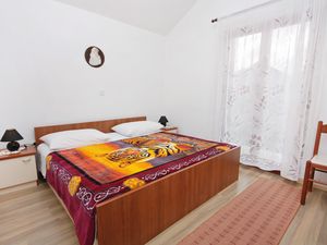 23928808-Ferienwohnung-4-Bibinje-300x225-5