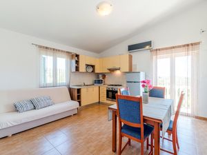 23933508-Ferienwohnung-4-Bibinje-300x225-1