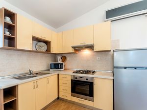 23933508-Ferienwohnung-4-Bibinje-300x225-5