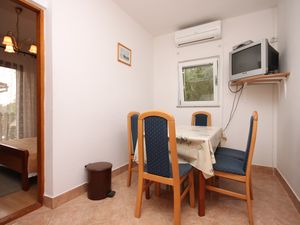 23929003-Ferienwohnung-5-Bibinje-300x225-1