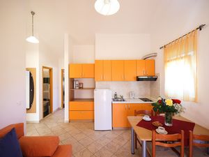 23931947-Ferienwohnung-6-Bibinje-300x225-3