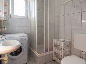 23932087-Ferienwohnung-3-Bibinje-300x225-5