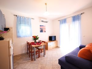 23931946-Ferienwohnung-6-Bibinje-300x225-1