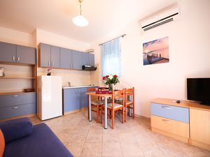 23931946-Ferienwohnung-6-Bibinje-300x225-2