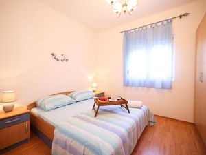 23931946-Ferienwohnung-6-Bibinje-300x225-4