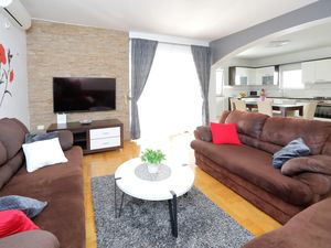 23934031-Ferienwohnung-7-Bibinje-300x225-3