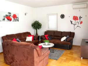 23934031-Ferienwohnung-7-Bibinje-300x225-4