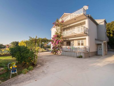 Ferienwohnung für 8 Personen (90 m²) in Bibinje 1/10