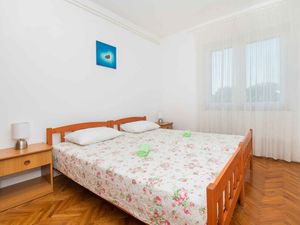 23958273-Ferienwohnung-8-Bibinje-300x225-5