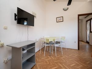 23966343-Ferienwohnung-4-Bibinje-300x225-3