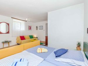 23958019-Ferienwohnung-4-Bibinje-300x225-4