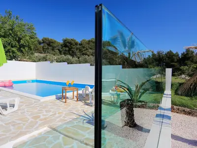 PoolOfHouse