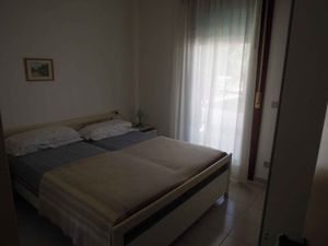 23770879-Ferienwohnung-4-Bibione-300x225-4