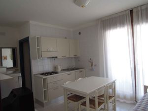 23770884-Ferienwohnung-4-Bibione-300x225-3