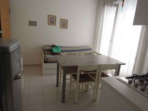 23770885-Ferienwohnung-4-Bibione-300x225-3