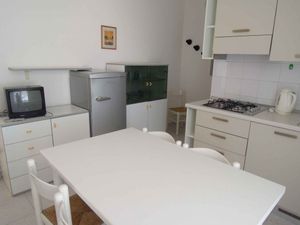 23770884-Ferienwohnung-4-Bibione-300x225-2