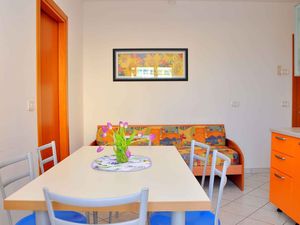 23771054-Ferienwohnung-5-Bibione-300x225-4