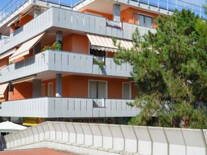 23778776-Ferienwohnung-4-Bibione-300x225-2