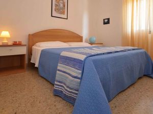 23778909-Ferienwohnung-8-Bibione-300x225-3