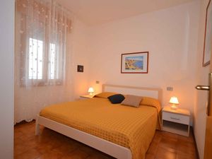 23779826-Ferienwohnung-4-Bibione-300x225-5