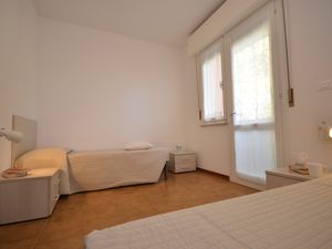 23779868-Ferienwohnung-6-Bibione-300x225-3