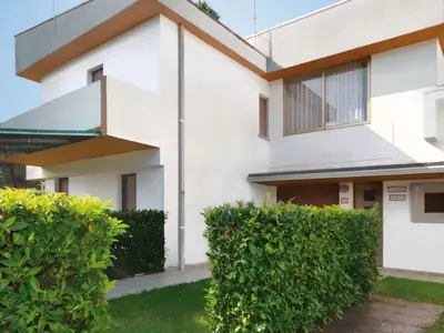 Ferienwohnung für 8 Personen (65 m²) in Bibione 1/10