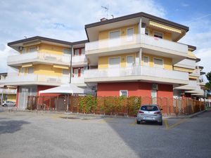 23779907-Ferienwohnung-4-Bibione-300x225-0