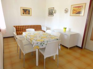 23780183-Ferienwohnung-7-Bibione-300x225-1