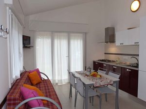 23780463-Ferienwohnung-5-Bibione-300x225-3