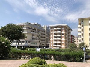 23780801-Ferienwohnung-4-Bibione-300x225-1