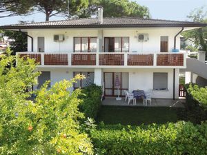 23780802-Ferienwohnung-6-Bibione-300x225-0