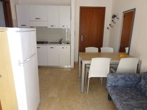 23780804-Ferienwohnung-4-Bibione-300x225-5